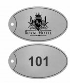 Breloc personalizat argintiu fata verso pentru hotel sau pensiune cu logo